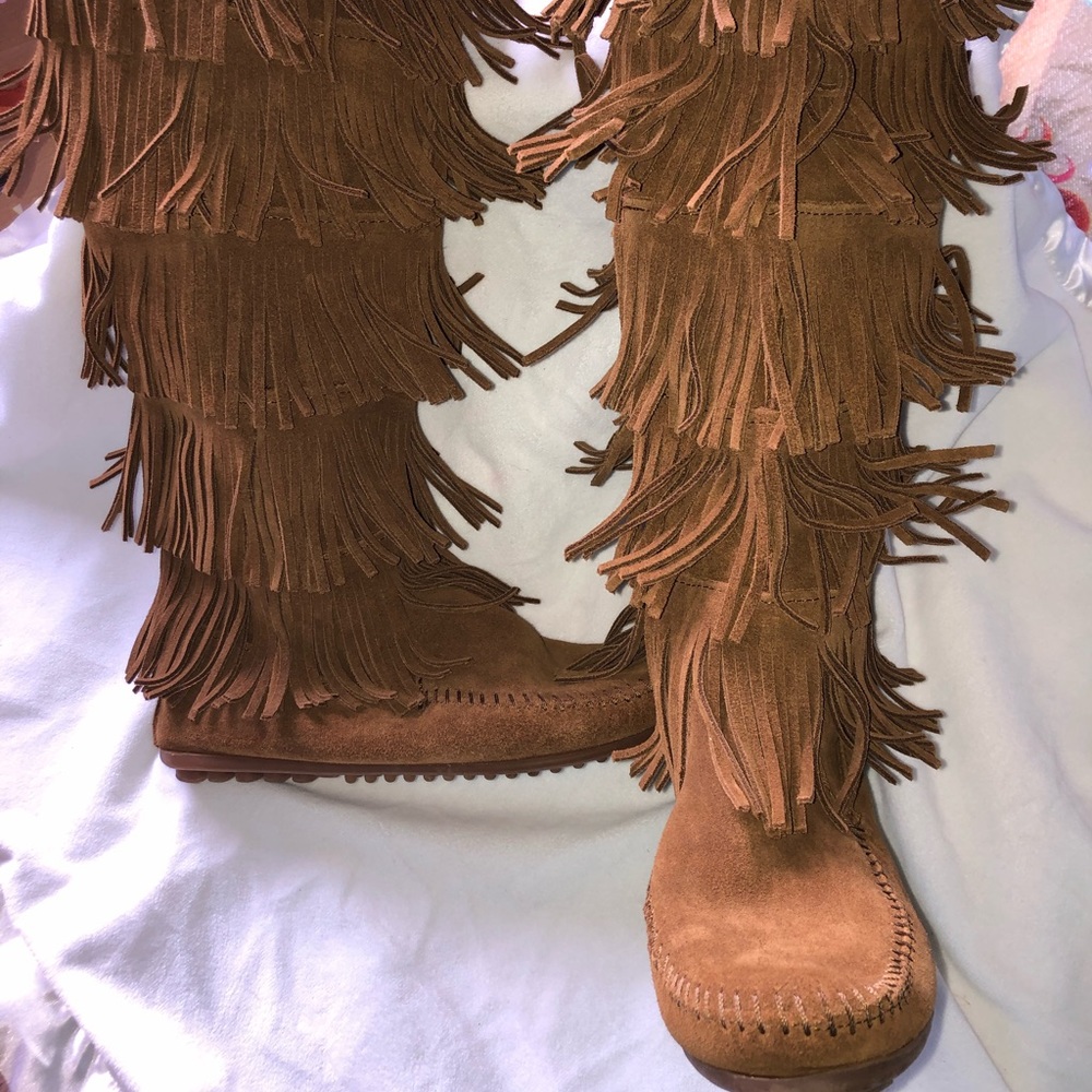 5-layer fringe Minnetonka boots
